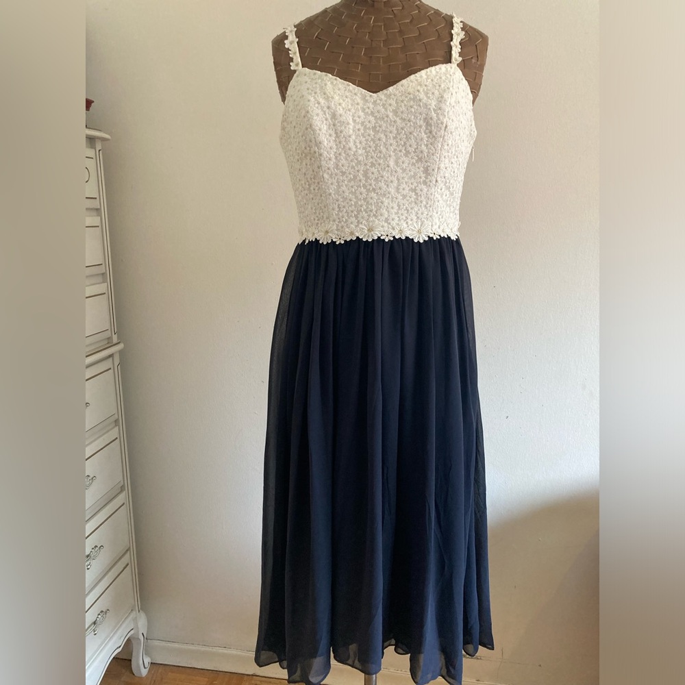 Ted Baker Rosemary Daisy Dip Hem Pleat Midi Dress Navy & White